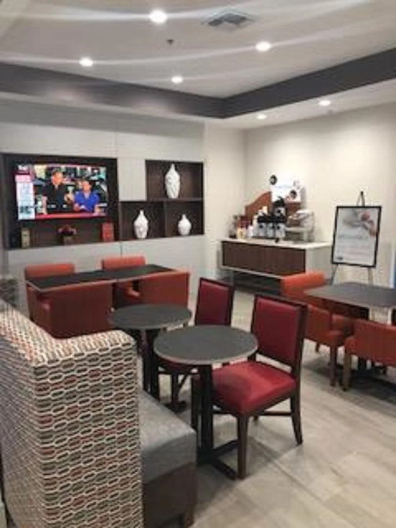 Holiday Inn Express Hotel & Suites Ennis by IHG