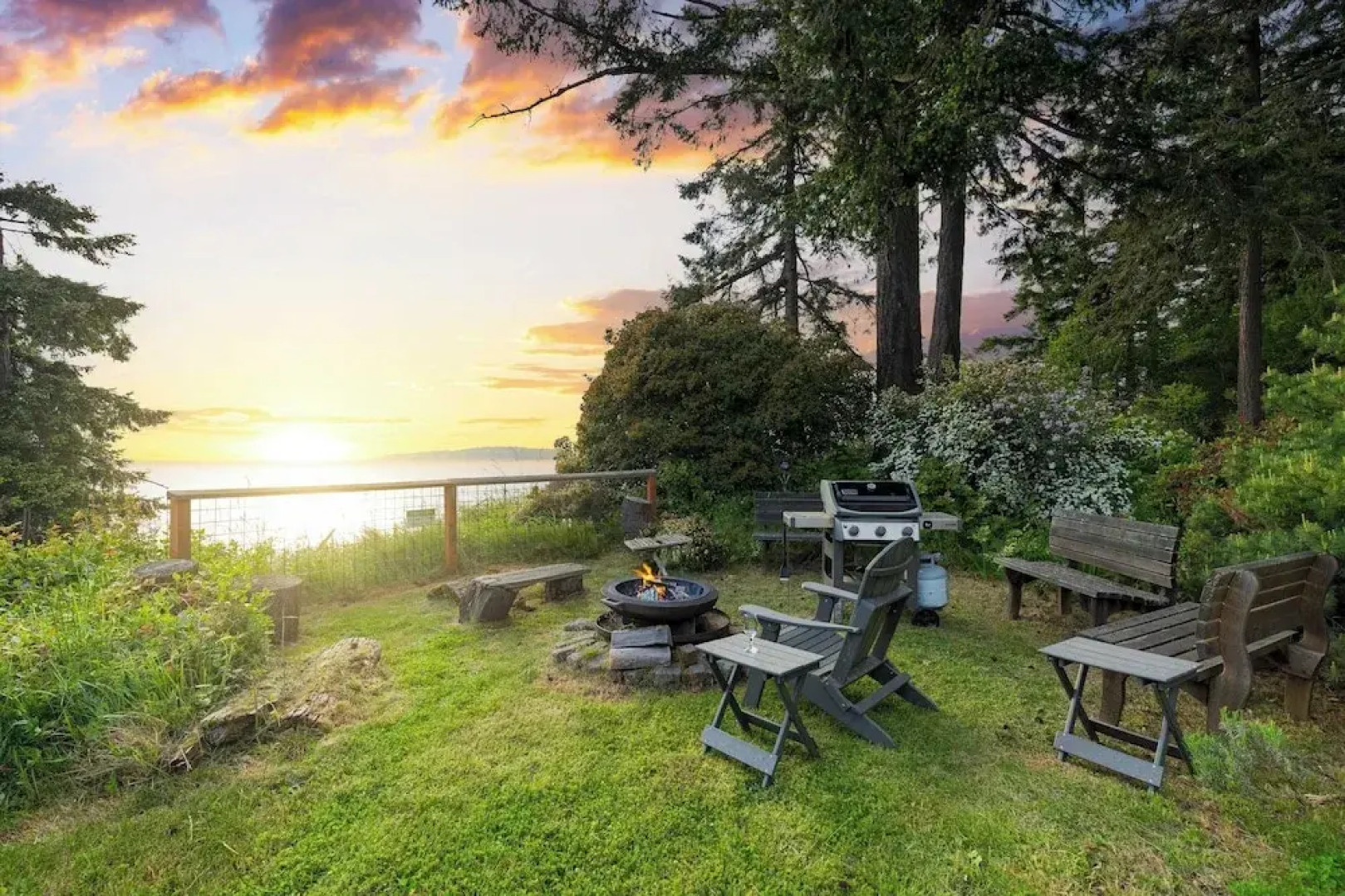 Maxwelton Aerie Bluffside Retreat w/ Sweeping Puget Sound Views + Firepit