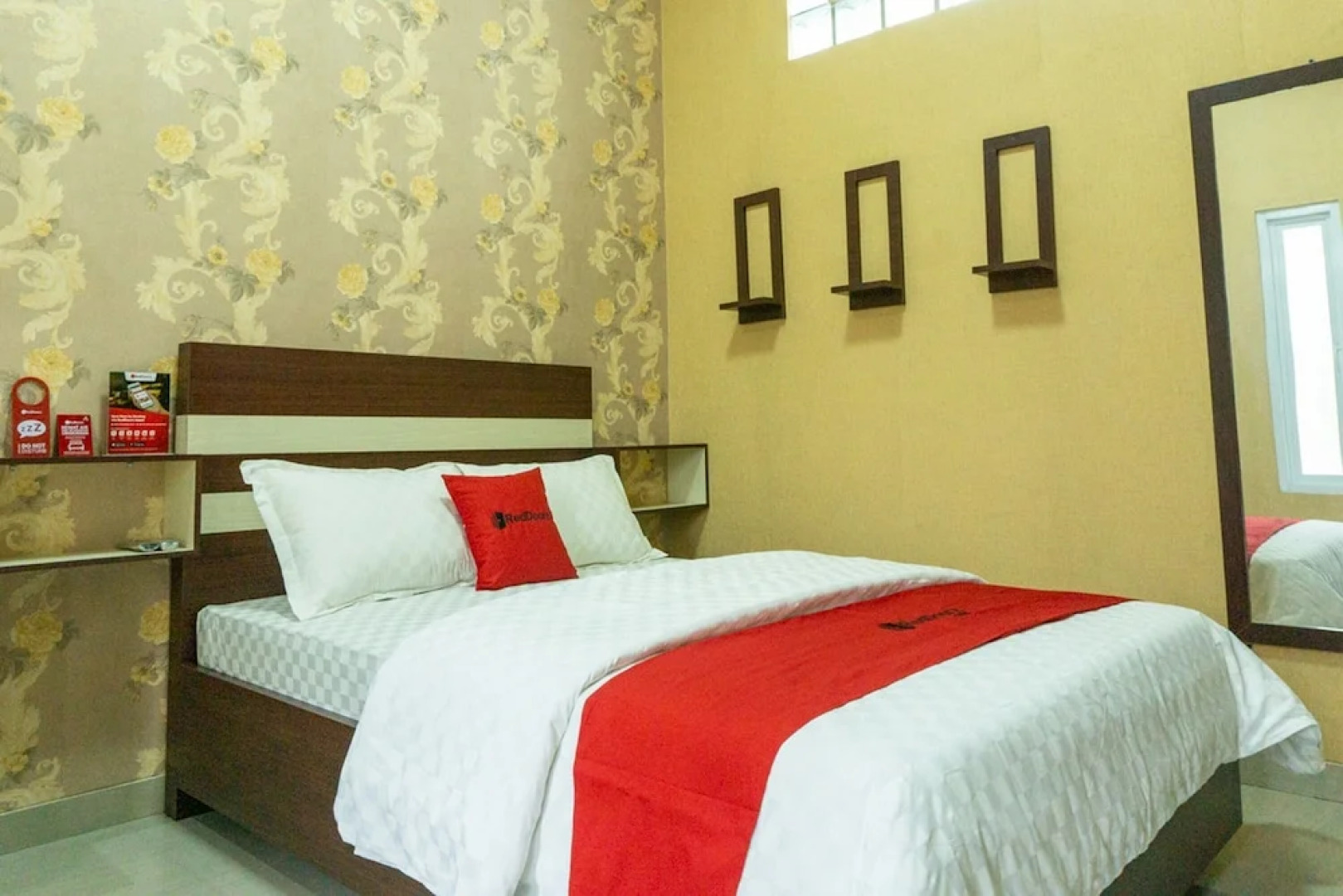 RedDoorz near Benteng Van Den Bosch