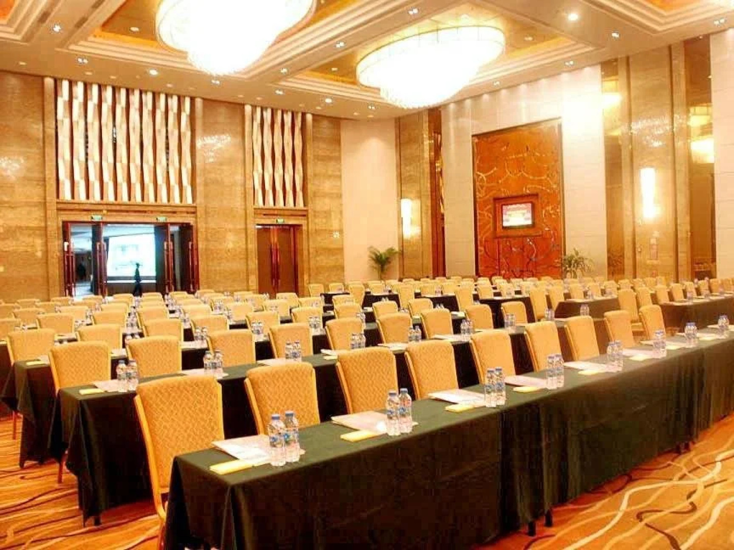 Aile Crown Holiday Hotel