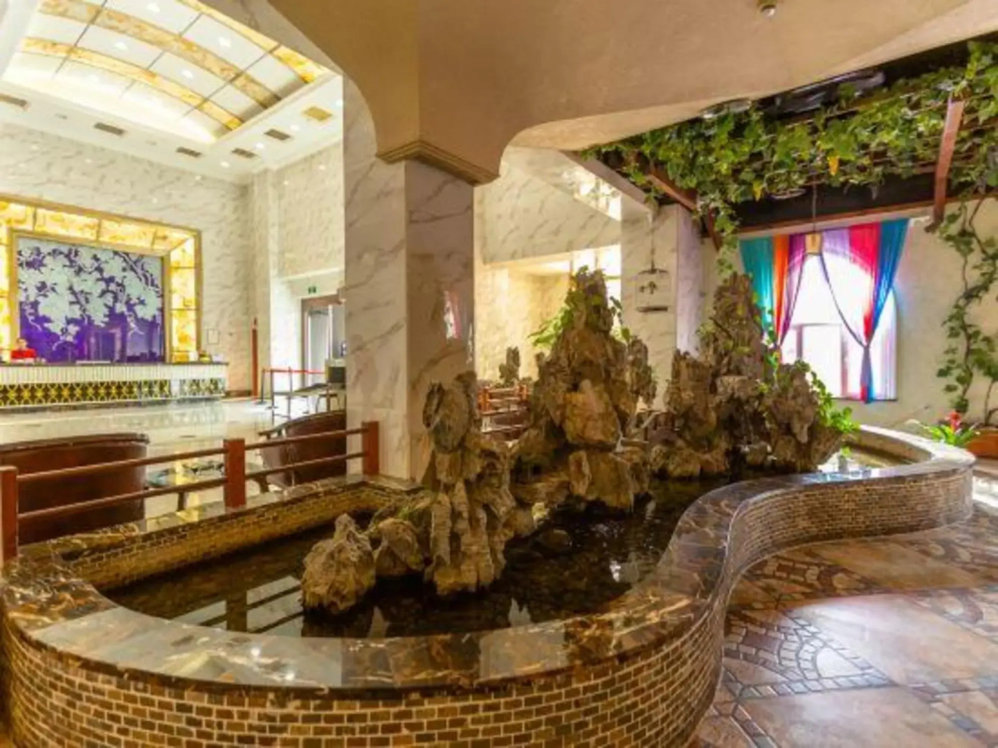 Friendship Peak Holiday Hotel