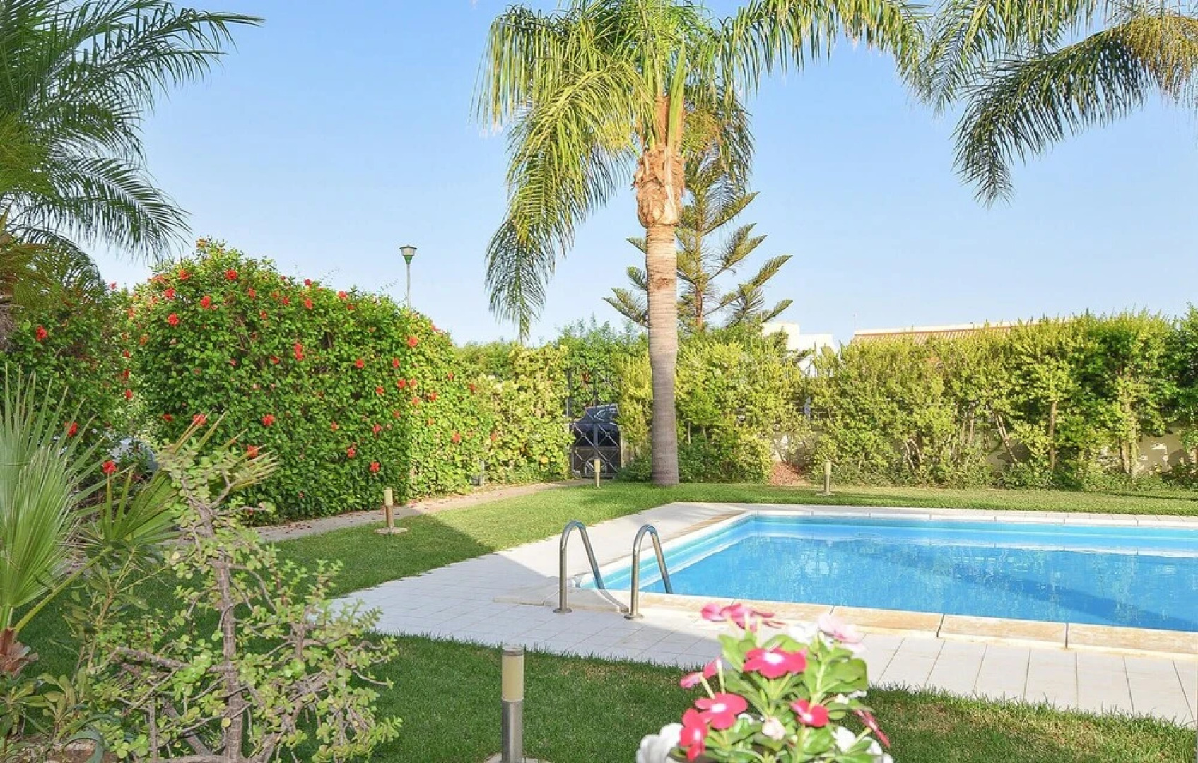 Amazing Home in S. Croce Camerina RG With 6 Bedrooms, Private Swimming Pool and Outdoor Swimming Pool