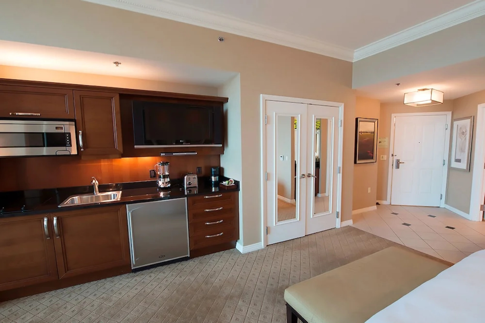 Signature Suites Collection