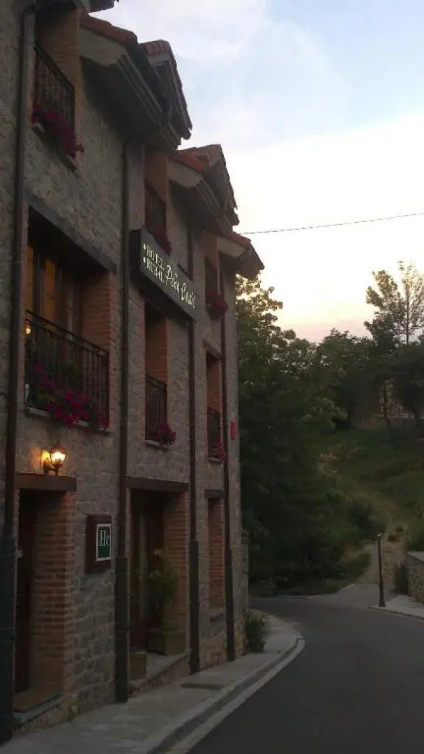 Hotel Rural Peña Castil