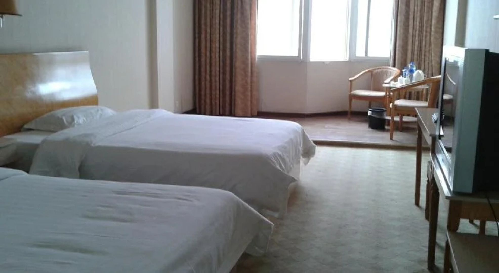 Super 8 Longyan Fa Zhan Plaza