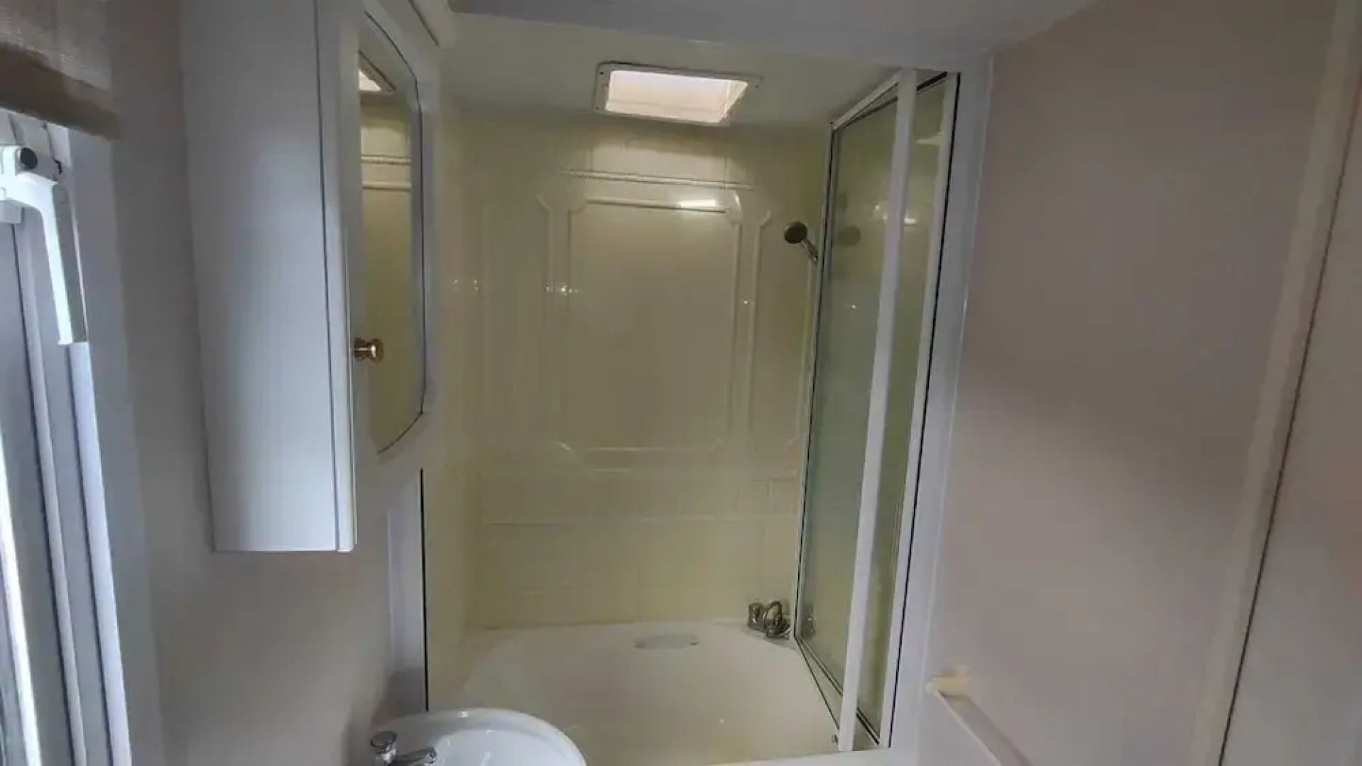 Charming 3-bed Caravan Cymtydu