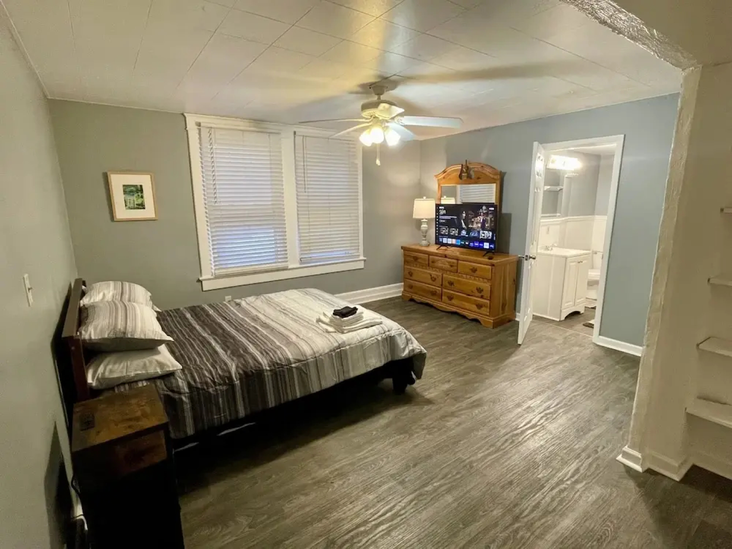 Roomy Beachfront Apartment, Deck, Game Room! 2 Bedroom Apts by RedAwning