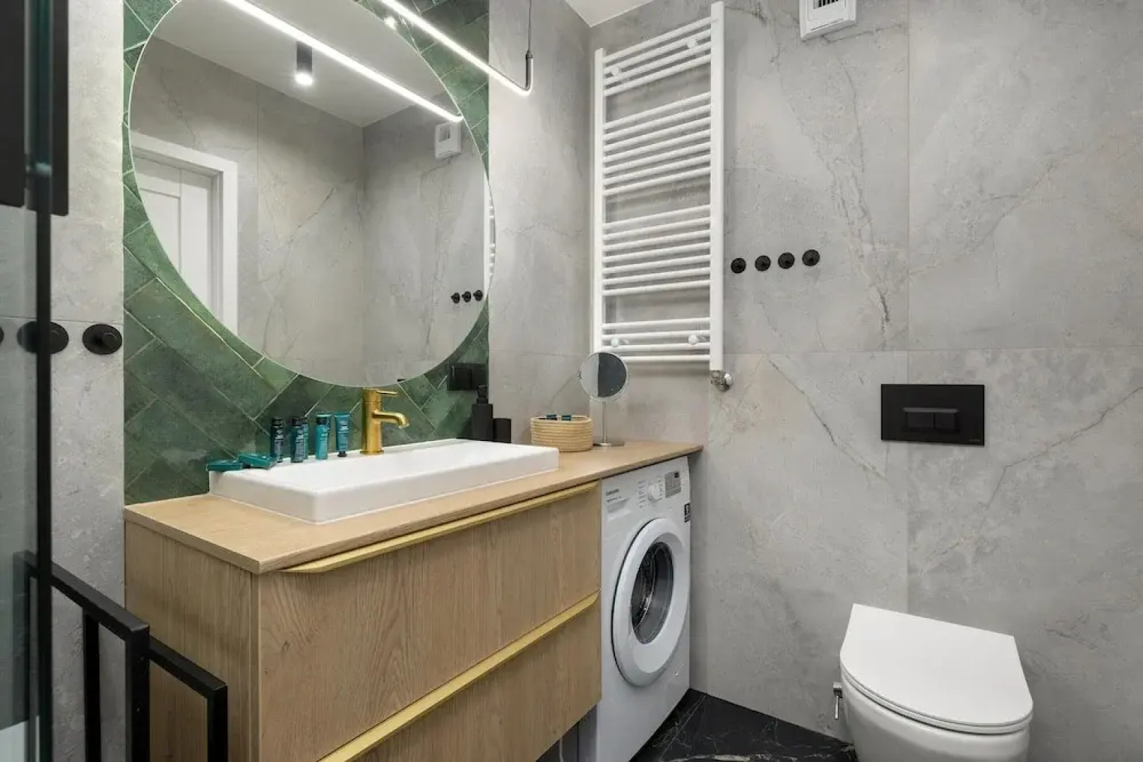 Apartment in Dziwnow by River and Beach