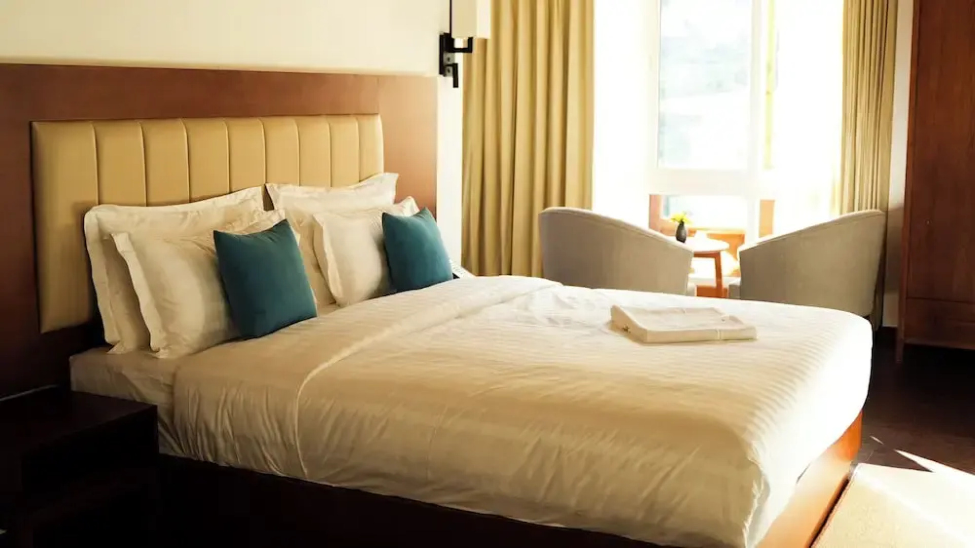 The 33rd Executive Suites