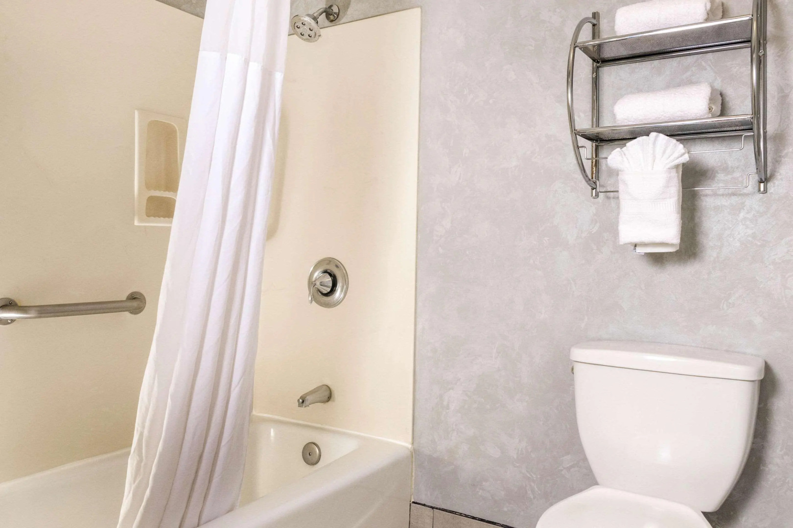 Quality Inn & Suites Lathrop - South Stockton