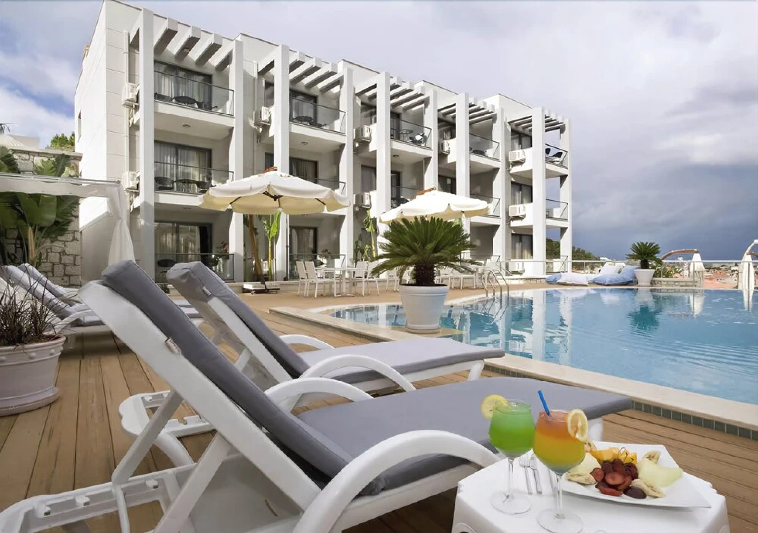 Kondo Suites & Residence