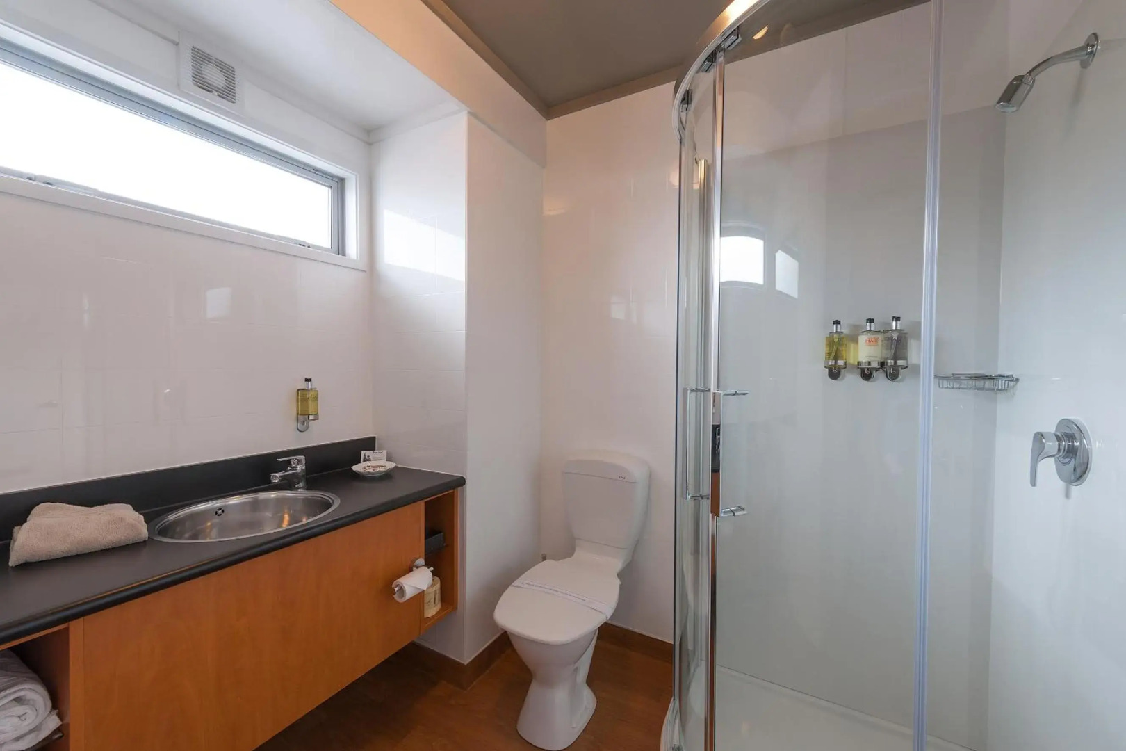 Picton Beachcomber Inn