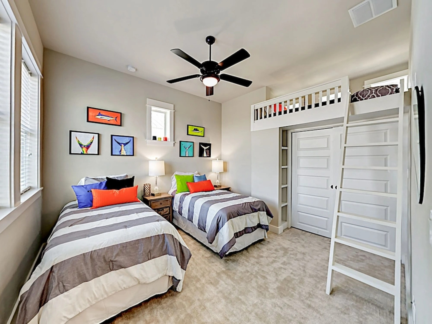 Luxe Waterfront - 3 Br Home