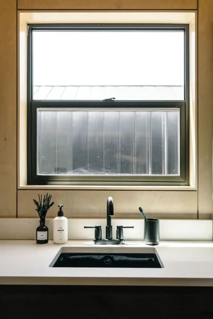 Yellowstone Peaks Hotel