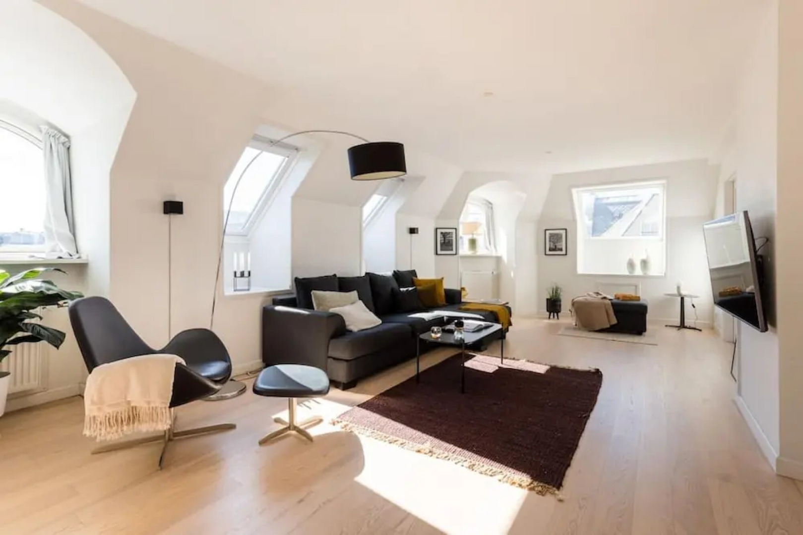 210sqm Lux Penthouse, City Centre-next to Tivoli