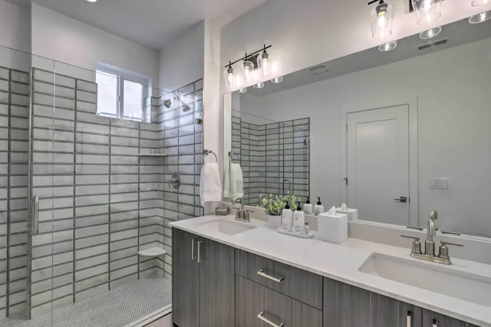 Chic & Sunny Provo Townhome w/ Rooftop Deck!