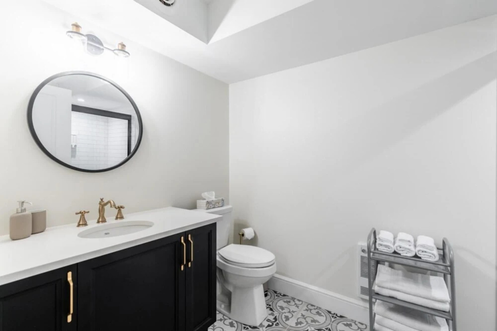 Rideau Comfort 2BD 1BA Apartment Free Parking