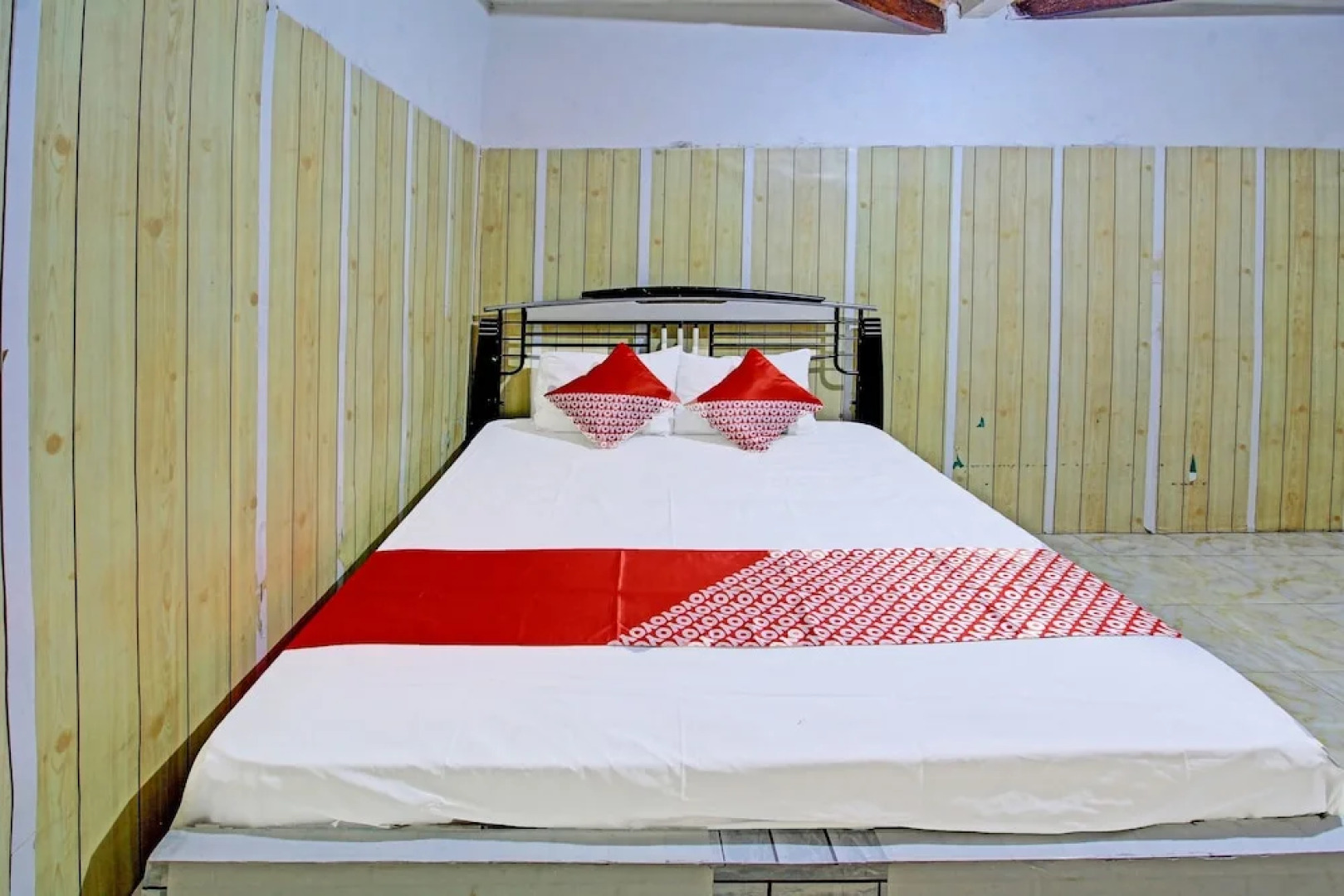 Coupis Guesthouse by OYO Rooms