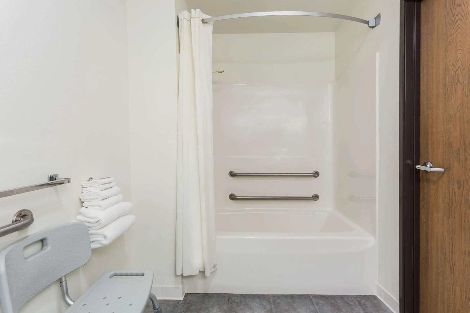 Super 8 by Wyndham Reedsburg