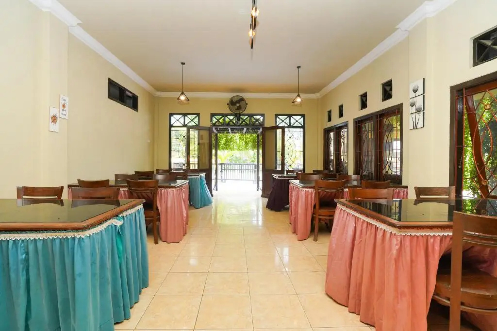 OYO 2715 Hotel Madinah Syariah