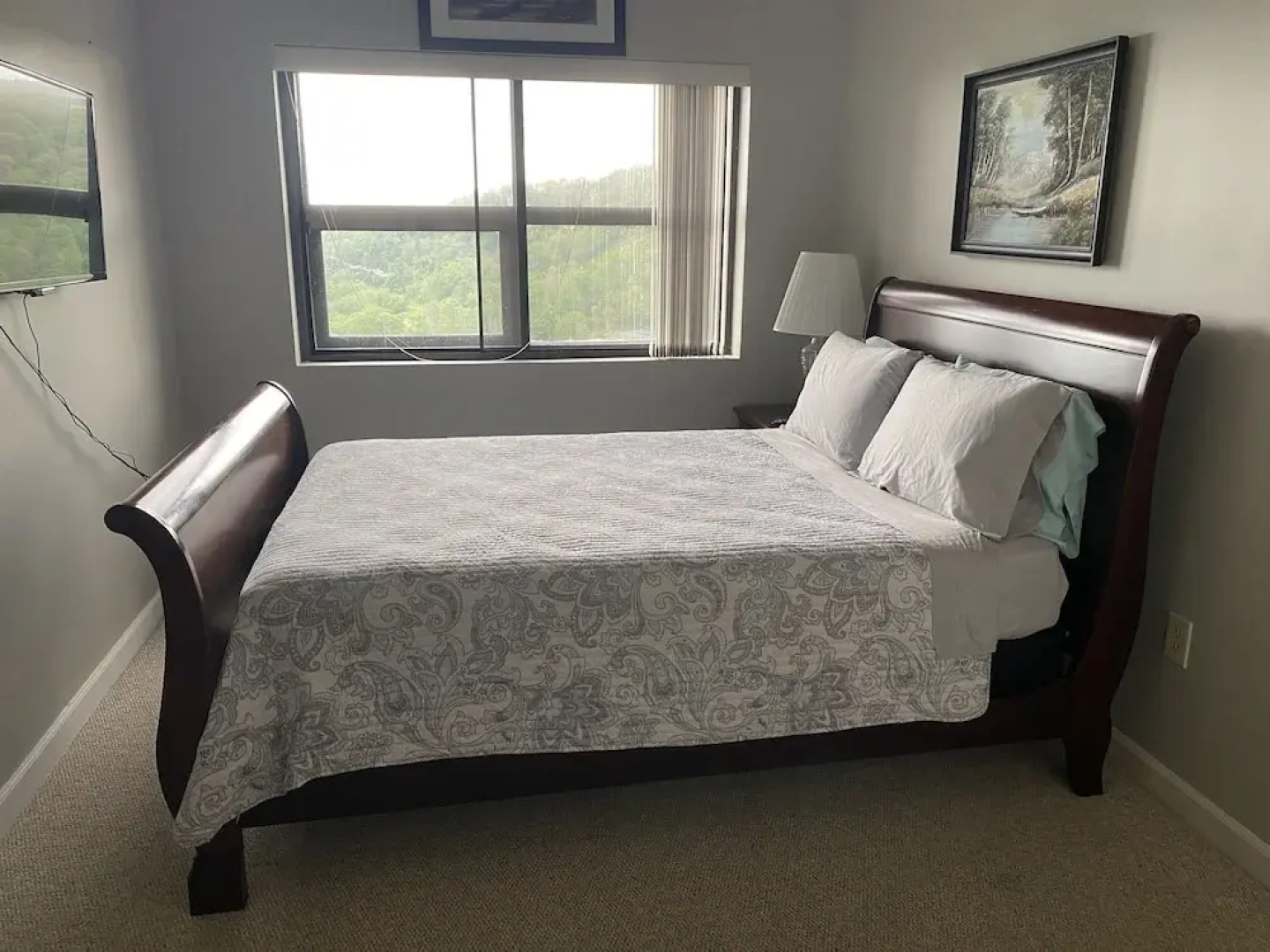 Romantic Getaway 2 Bedroom Condo by Redawning