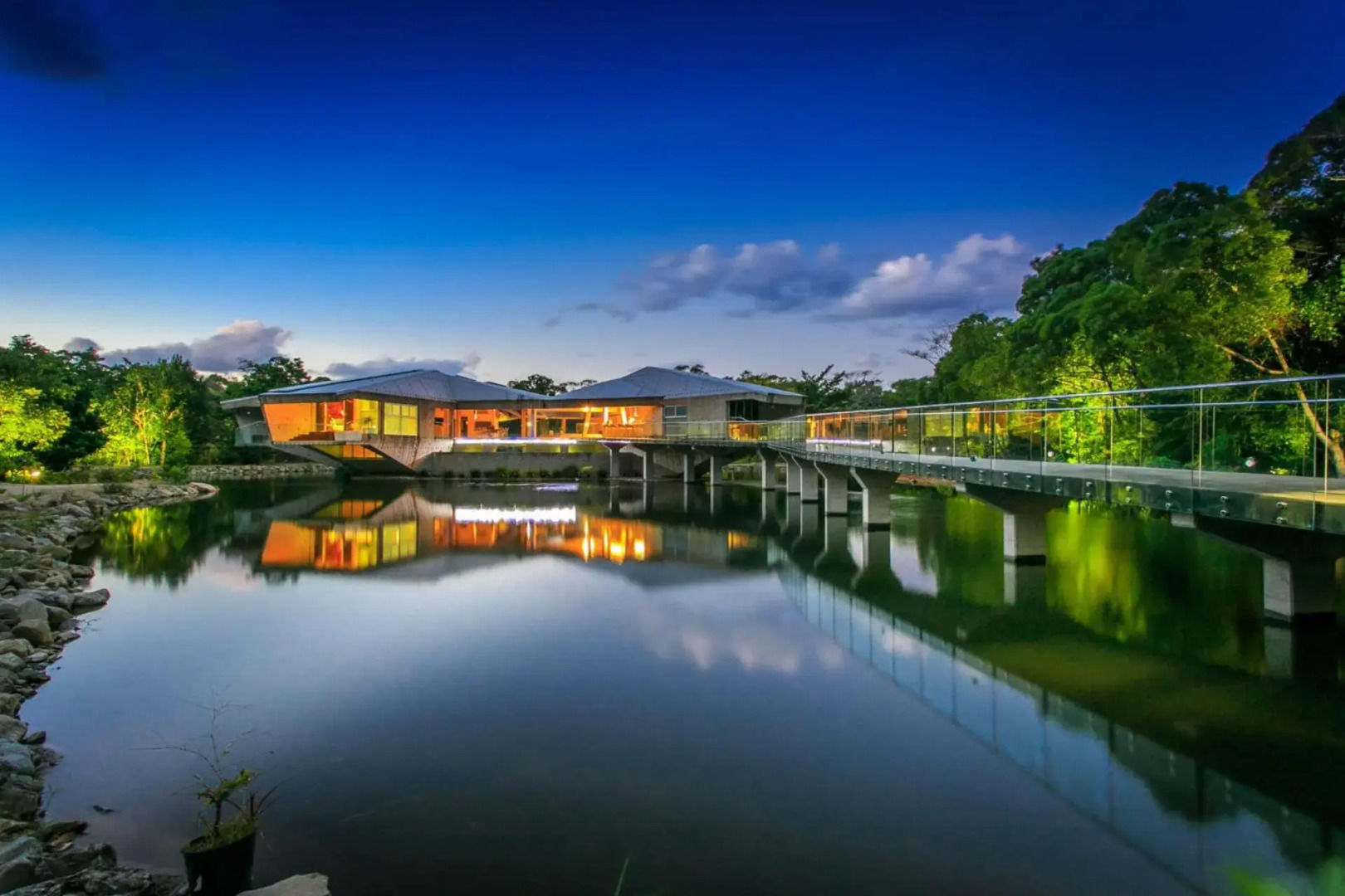 Alkira Award Winning Luxury Beachfront Rainforest Holiday House
