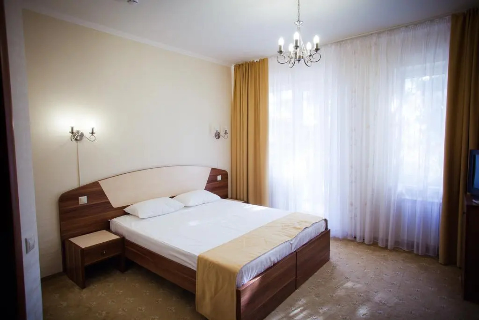 Отель Феерия