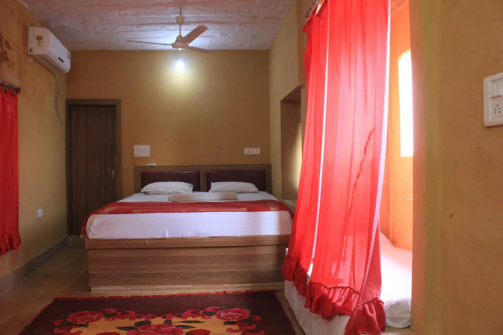 Mud Mirror Guesthouse