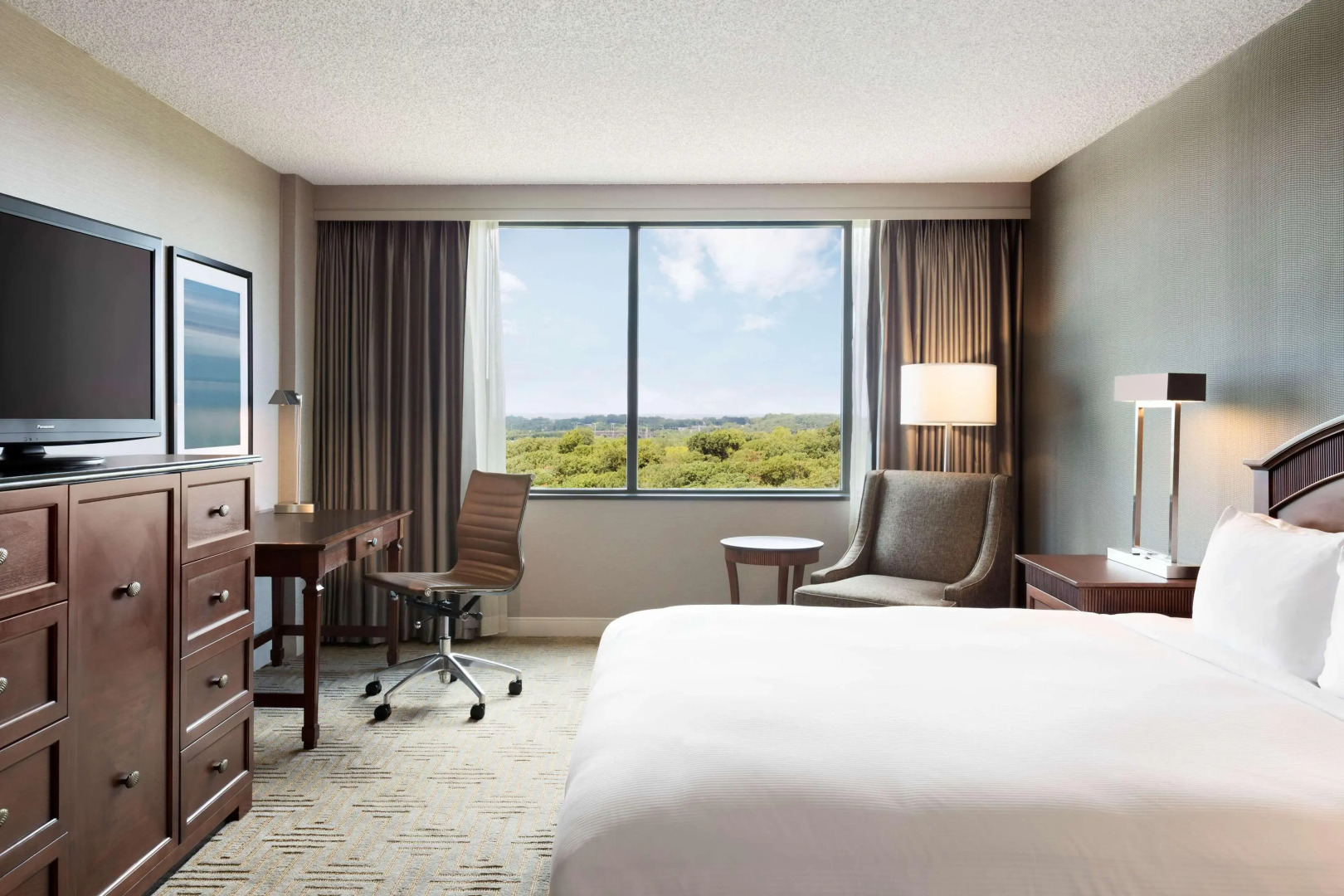 Hilton East Brunswick Hotel & Executive Meeting Center