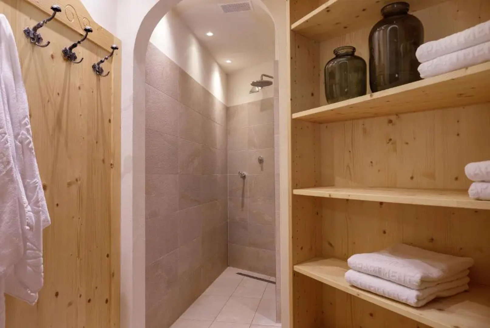 Chalet Tyrolian Apartments - by Familiaris - Pools 500 meters