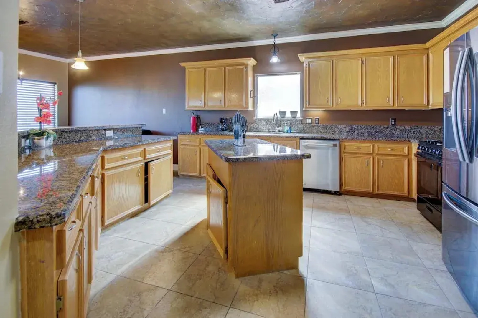 8 Mi to Kemah Boardwalk: Texas Gulf Home w/ Patio