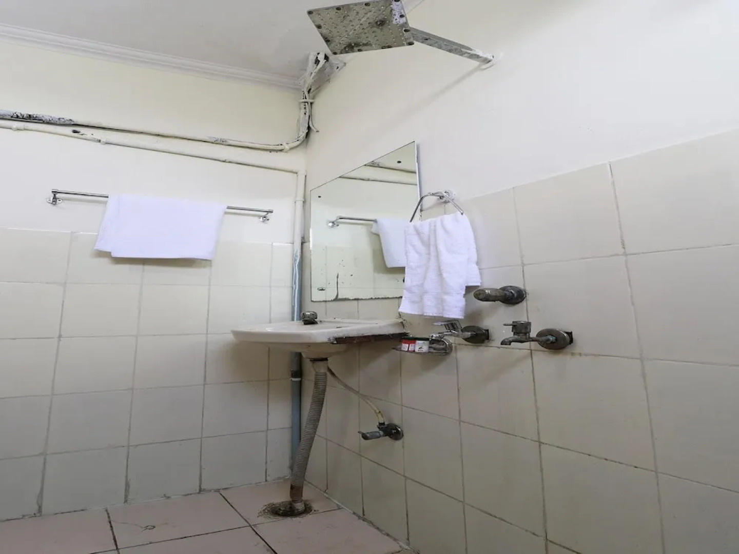 Oyo 48484 N H Plaza Lodge And Farm House