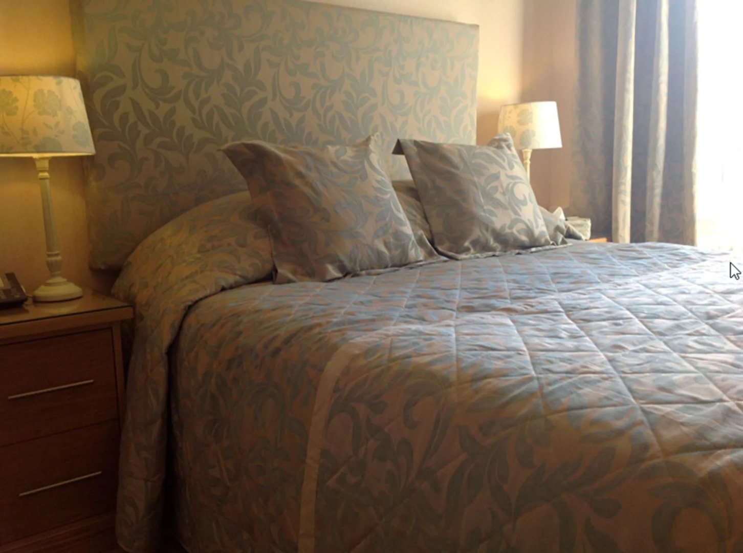 Tigh Na Cloich Hotel