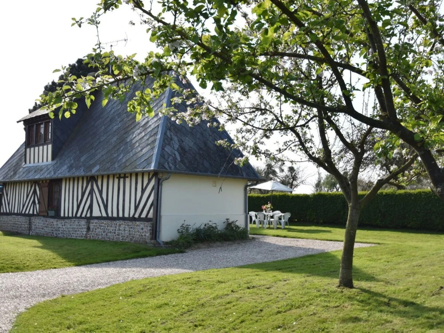 Rural, Detached Holiday Home With Pleasant Garden Near the French West Coast