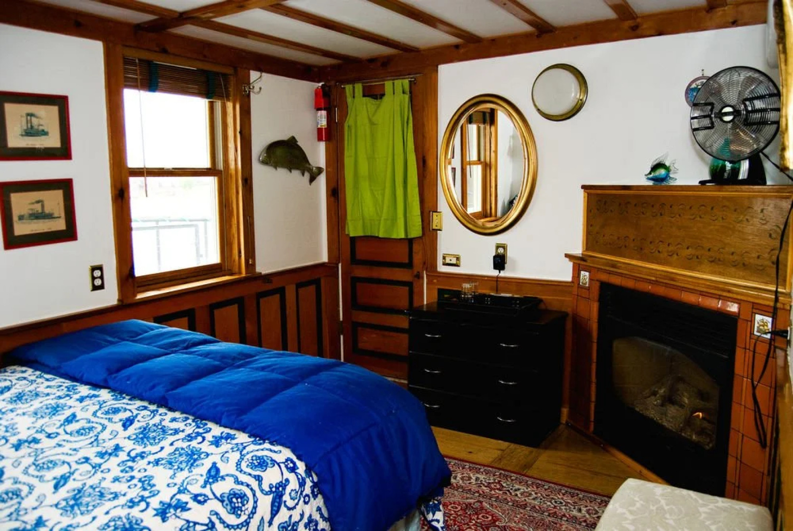 The Covington Houseboat