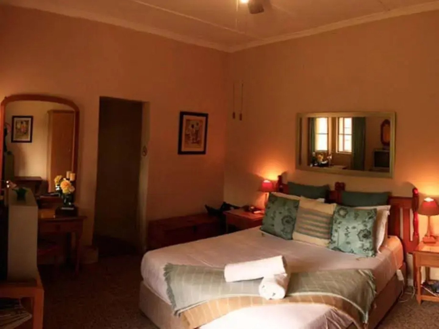 The Colonial on Arundel