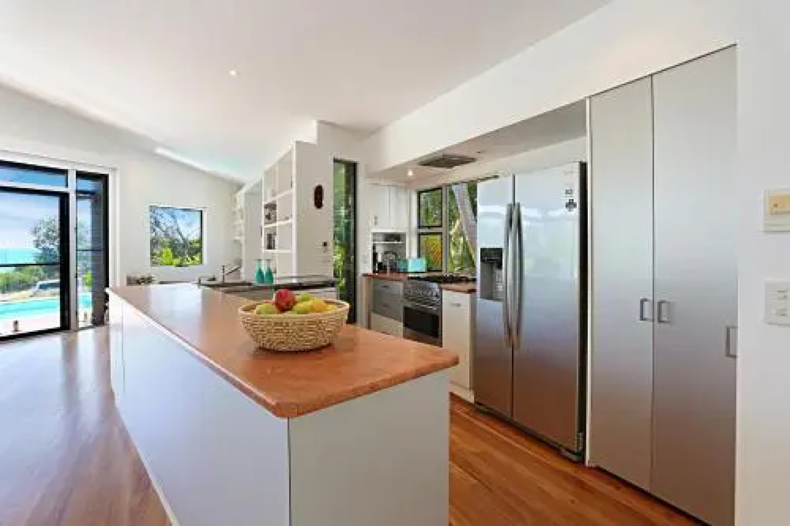 Barefoot Bungalow - Castaways Beach