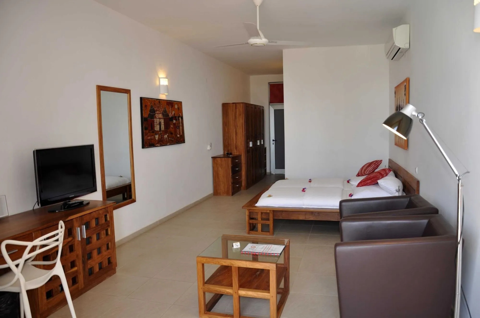 Leo's Beach Hotel & Restaurant - Adults Only