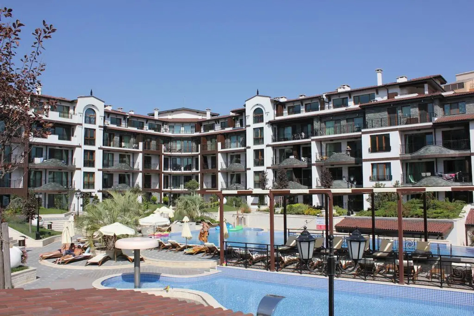 Rose Gardens Apart Hotel