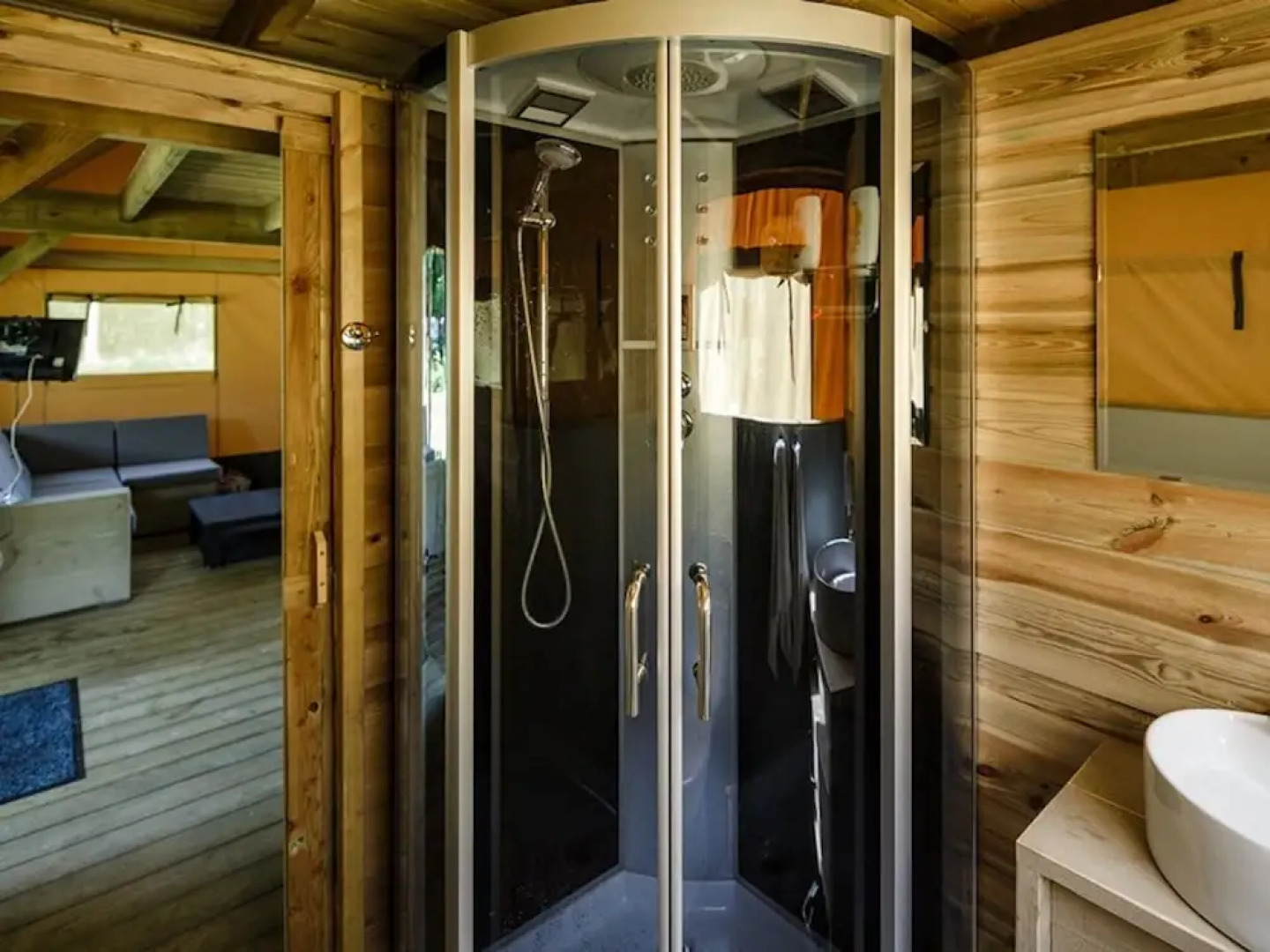 Well Furnished Tent Lodge with Terrace near Veluwe