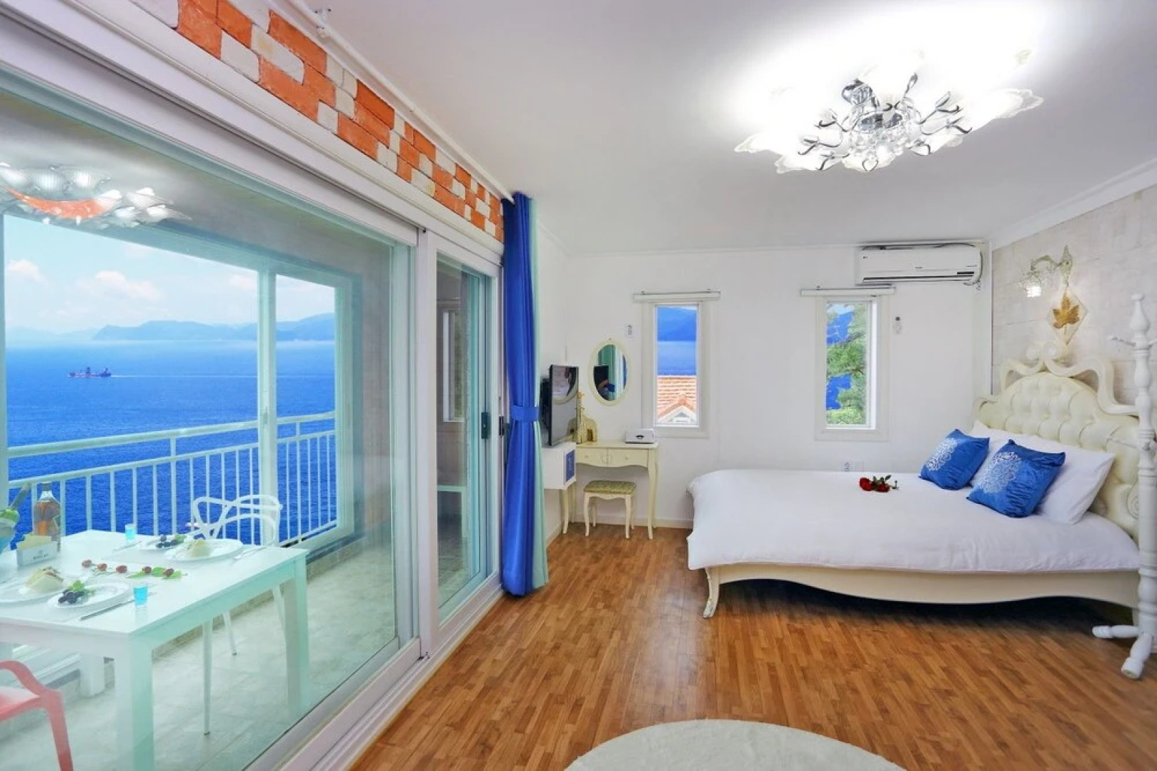 Namhae Montmartre Pension