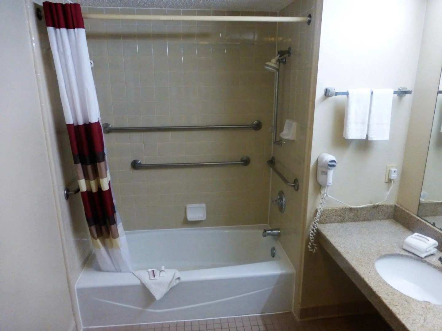 Days Inn & Suites by Wyndham Bossier City/Casino Area