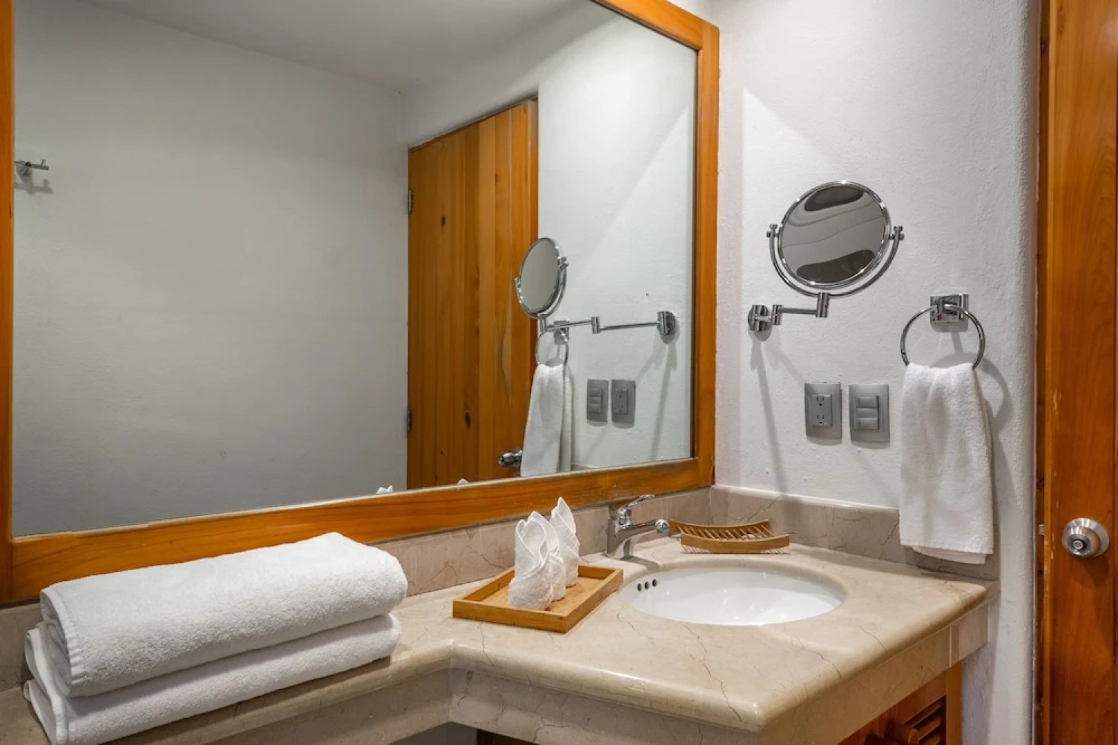 Homing Bird Apartments