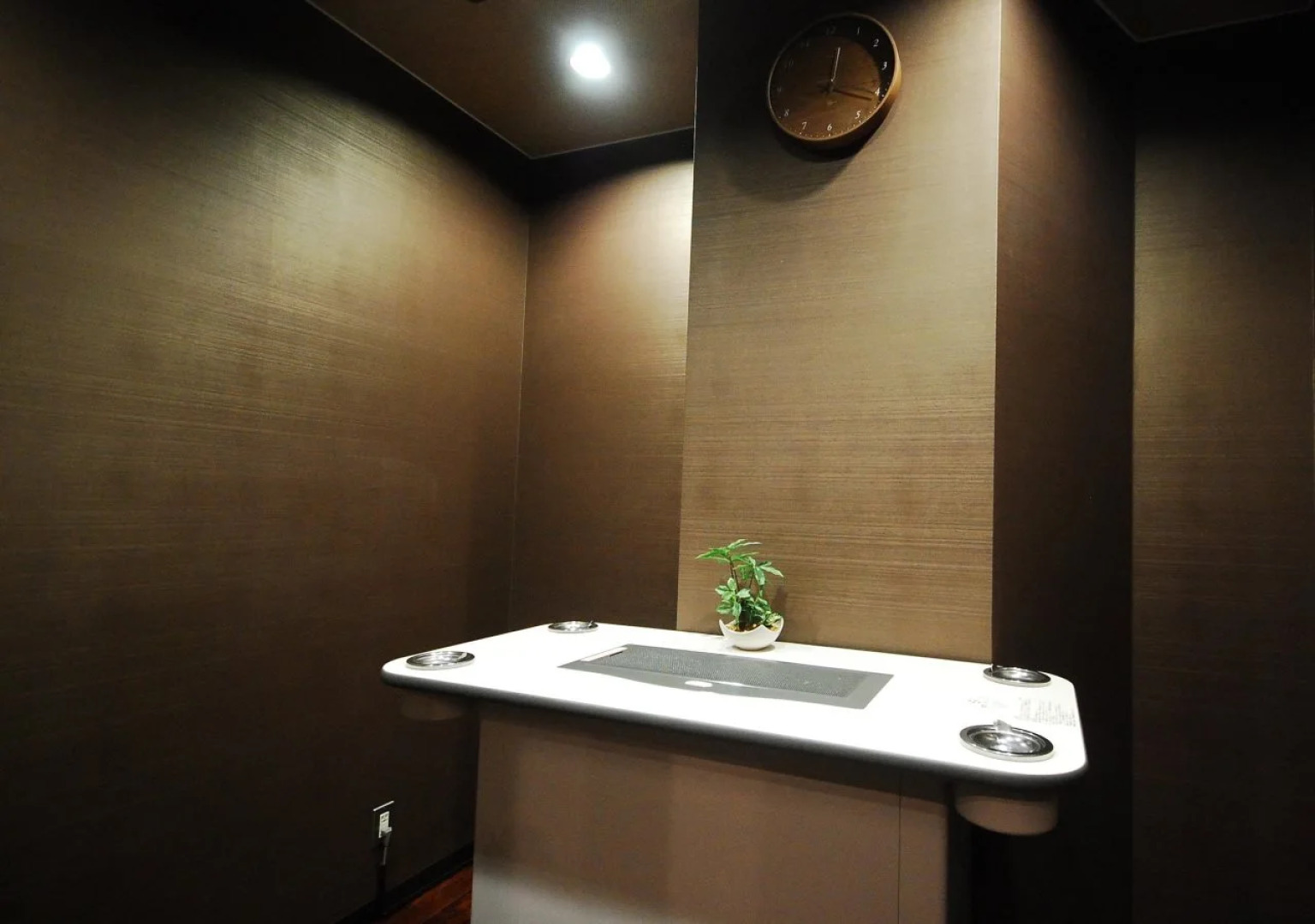 Anshin Oyado Shimbashi - Caters to Men