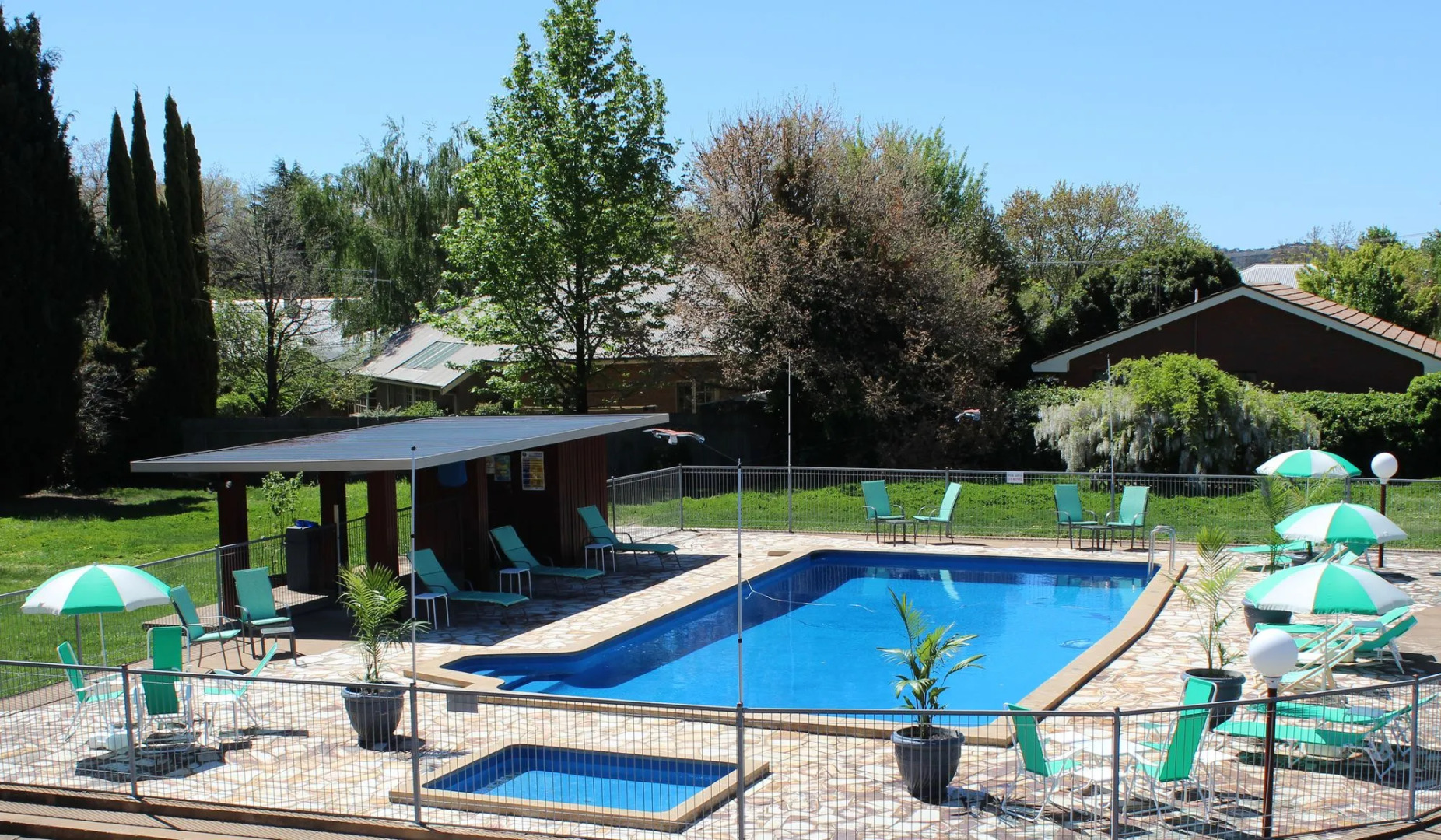 The Oriana Orange - Retro Hotel & Resort