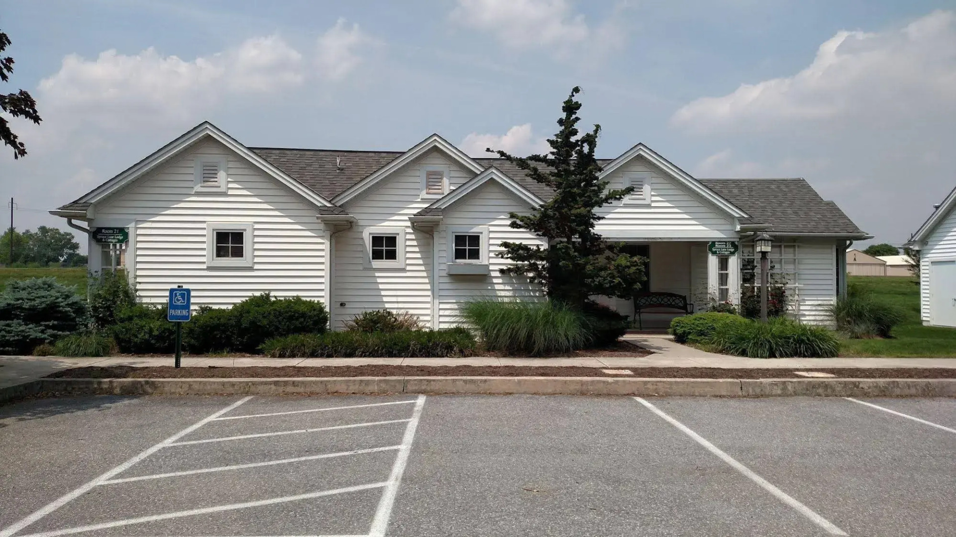 Spruce Lane Lodge and Cottages