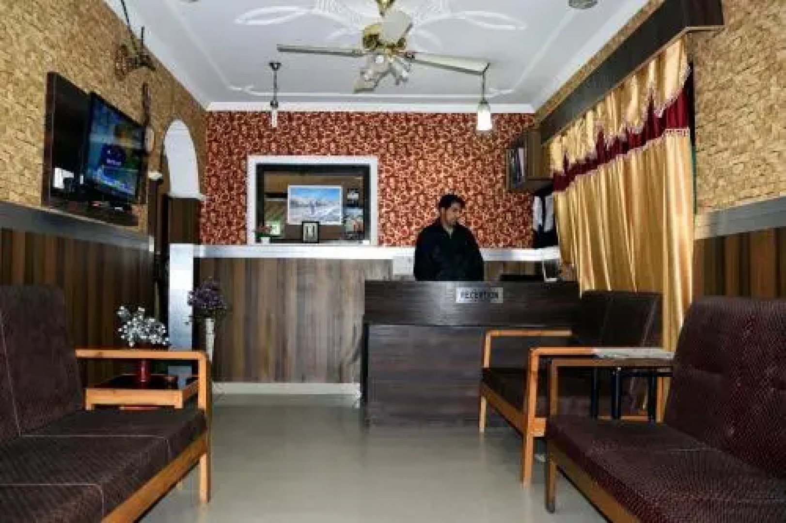 Hotel Kashmir Inn