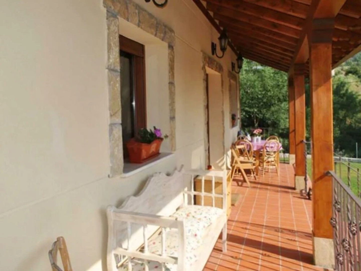 Rustic, 3-bedroom House in Villamanín With a Furnished Terrace, Garden