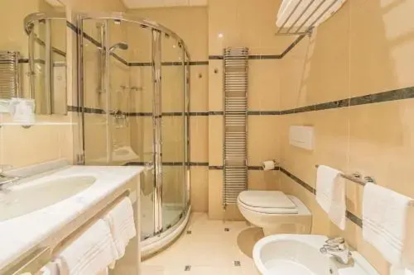 Dado Hotel International