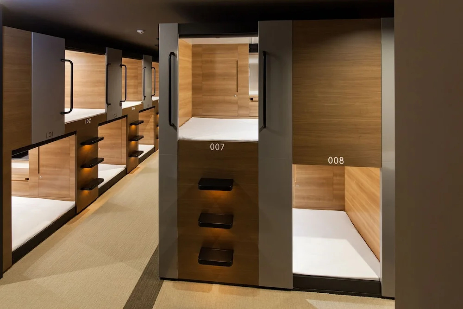 Y's Cabin Yokohama Kannai